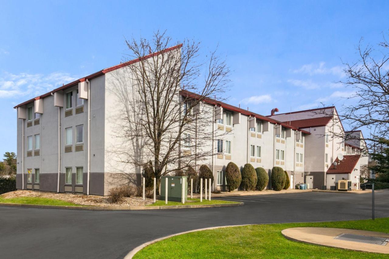 Red Roof Plus+ Boston - Logan 3* Saugus