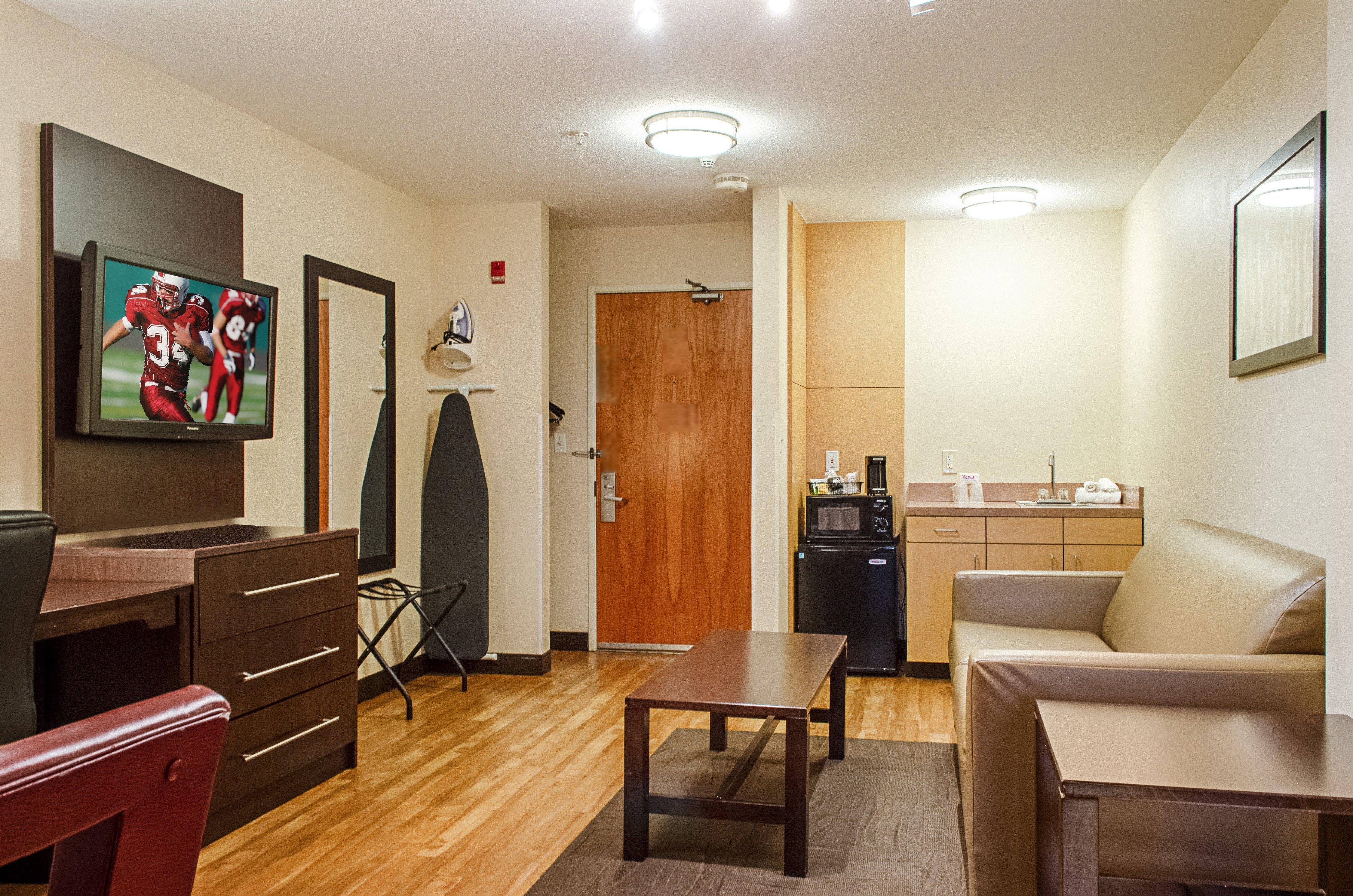 Red Roof Plus+ Boston - Logan Hotel 3*
