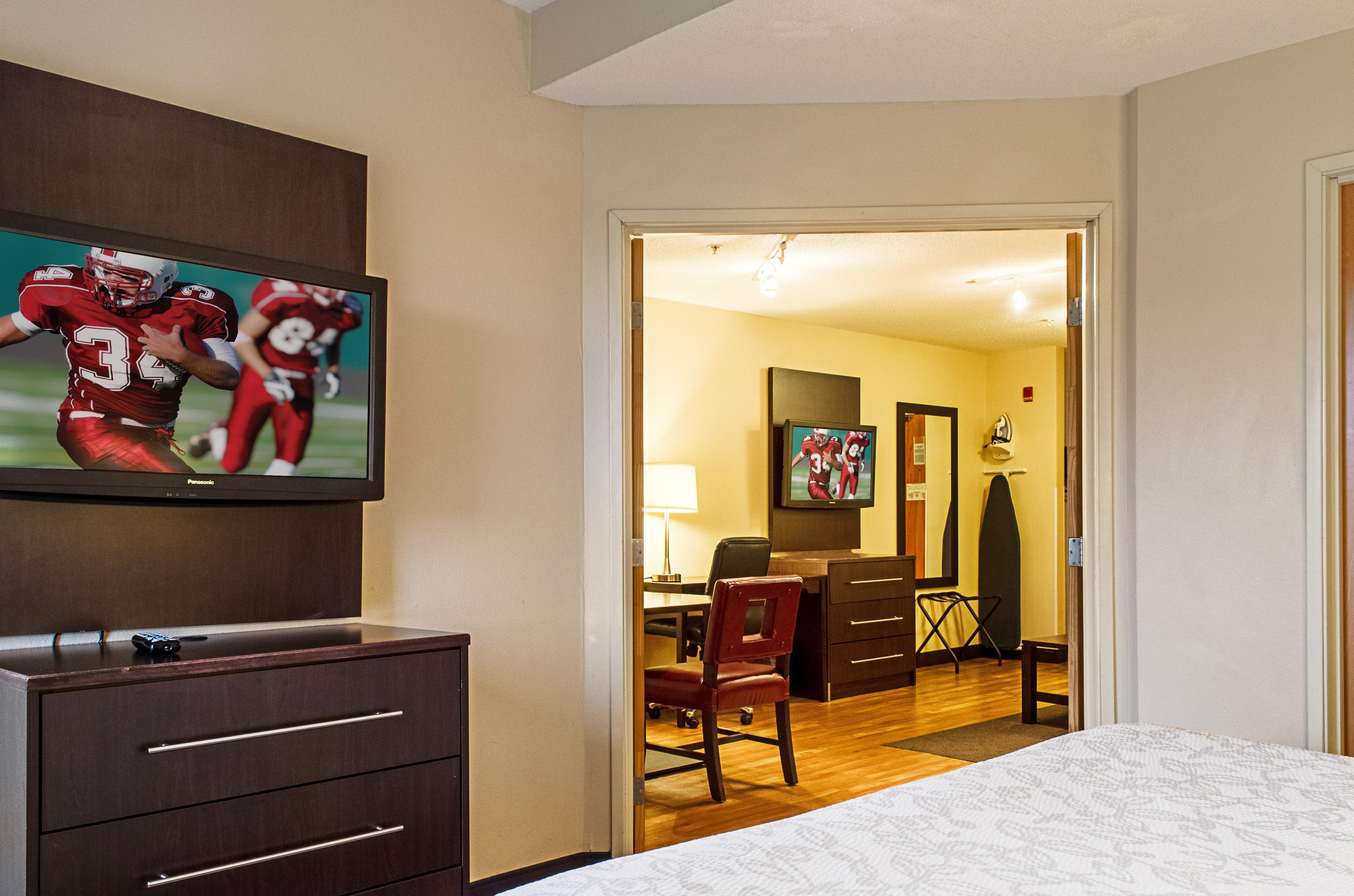 Hotel Red Roof Plus+ Boston - Logan 3*